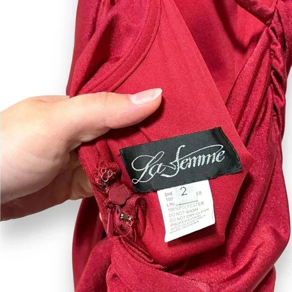 La Femme Open Back Jersey Modest Prom Gown 29873 in Burgundy Wine Red Size 2 - Picture 11 of 11